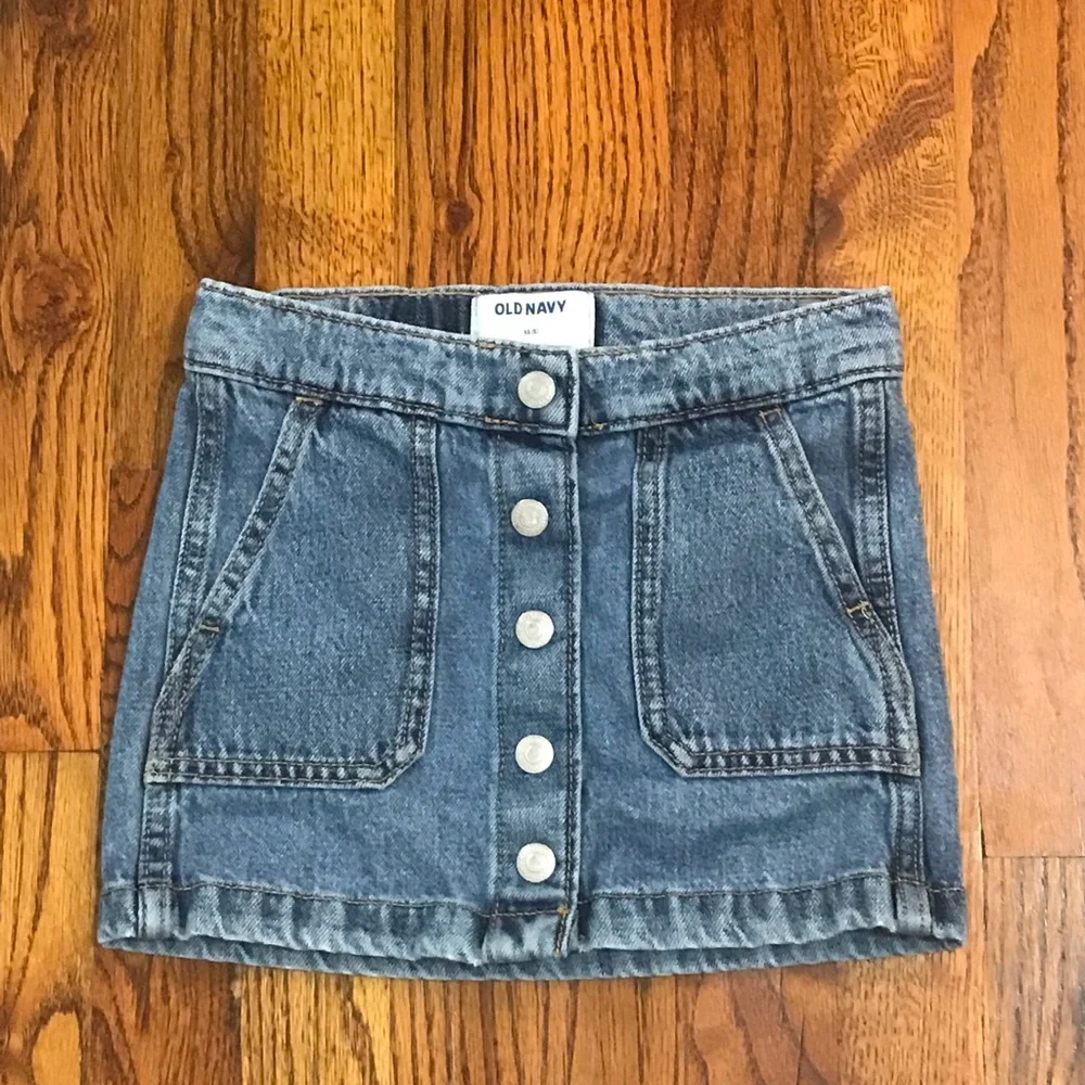 Old Navy Blue Jean Denim Skirt Girls 4 / 5 XS Extra Small Snap Close Pockets